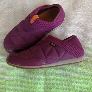 Teva Ember Moc Slip on Sneakers in Amaranth Fig